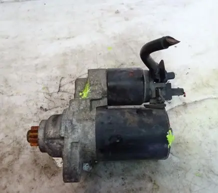 Volkswagen Polo Starter motor 02T911023