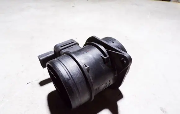 Volkswagen Touran II Mass air flow meter 03L906461