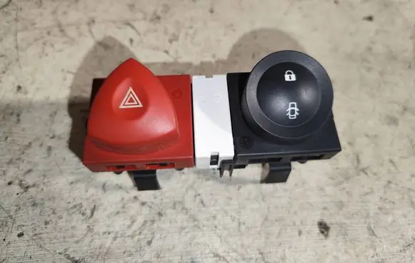 Renault Megane II Hazard light switch 8200407415