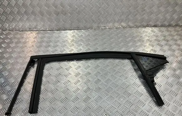 Opel Mokka B Rear door window/glass frame 9834497780