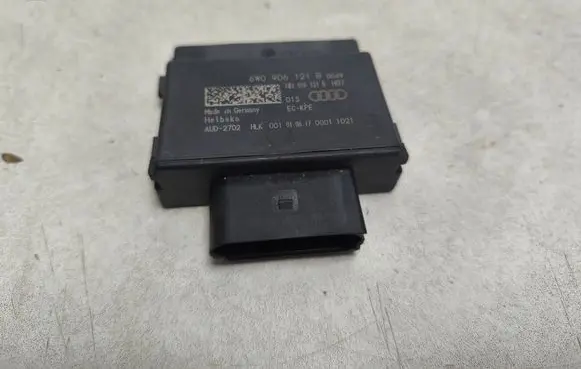 Audi A5 Fuel injection pump control unit/module 8W0906121B