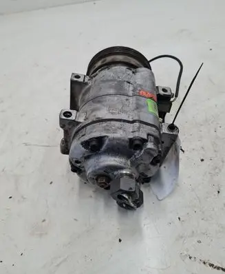 Volkswagen PASSAT B5 Air conditioning (A/C) compressor (pump) 8D0260805D