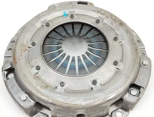 Volkswagen Golf IV Pressure plate 041141117A