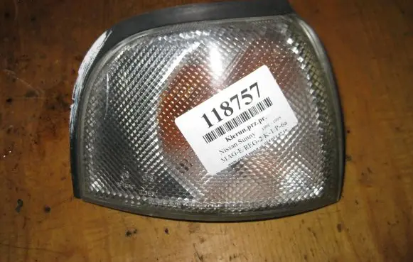 Nissan Sunny Front indicator light