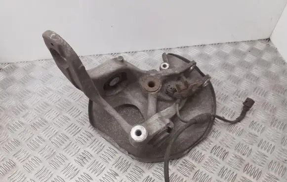 Rear wheel hub