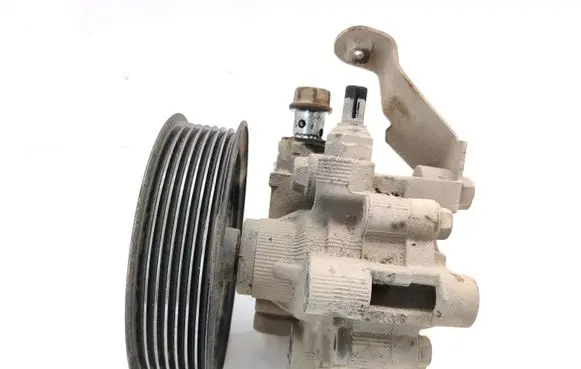 Toyota Avensis T250 Power steering pump