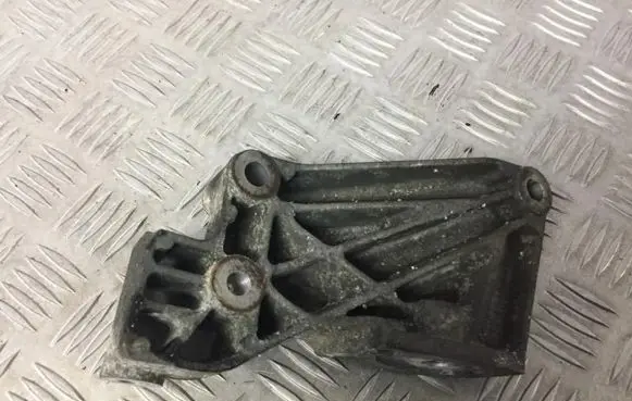 Opel Astra G Engine mounting bracket 90571112