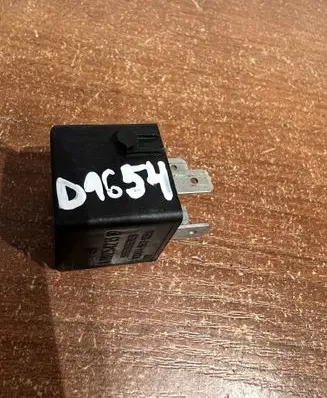 Mercedes-Benz C W203 Other relay A00225421319 D1654