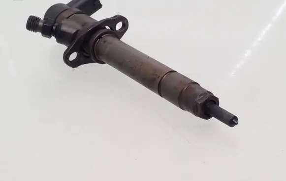 Volvo S60 Fuel injector 8658352