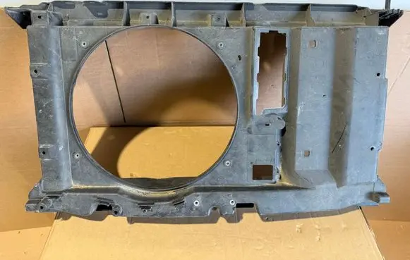 Peugeot 307 Radiator cooling fan shroud 9634009380