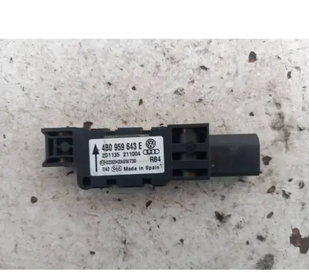 Audi A8 S8 D3 4E Airbag deployment crash/impact sensor 4B0959643E 201135211004