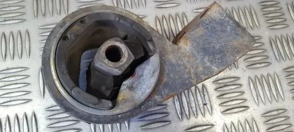 Volvo S40, V40 Engine mount bracket 30808637
