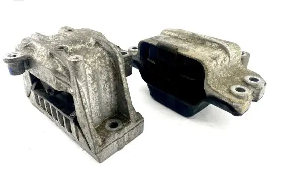 Volkswagen Caddy Engine mount bracket 1K0199555 1K0199262