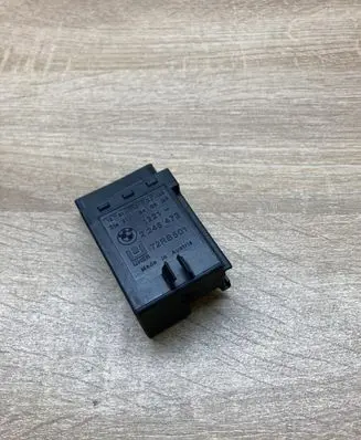 BMW 7 E38 Glow plug pre-heat relay 22446473