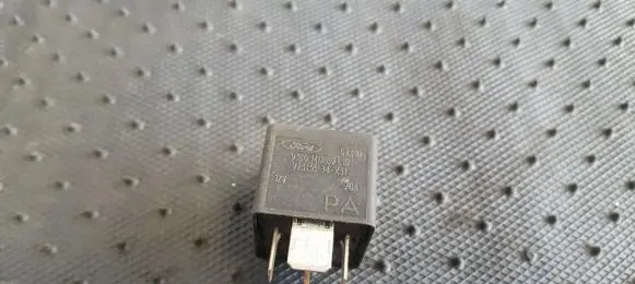 Ford Escort Other relay 93BG14N089C1B V23134-J4-X31