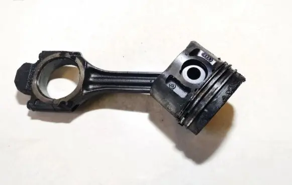 Volkswagen Golf III Piston with connecting rod