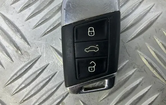 Volkswagen PASSAT B8 Ignition key/card 3G0959752