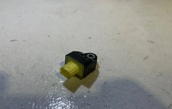 Toyota RAV 4 (XA40) Airbag deployment crash/impact sensor 8983133060