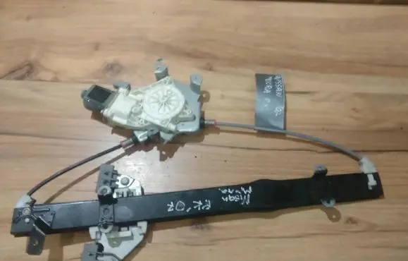 Nissan Micra Front door window regulator motor