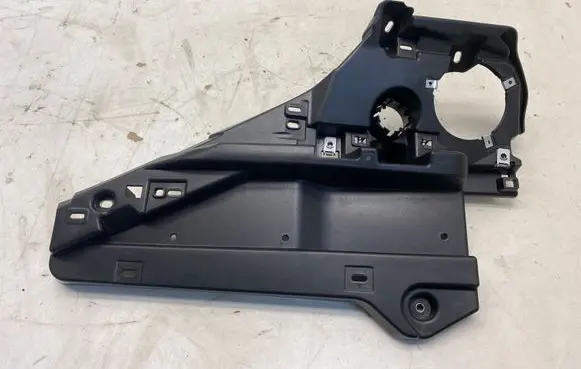 Maserati Levante Other trunk/boot trim element 670034585