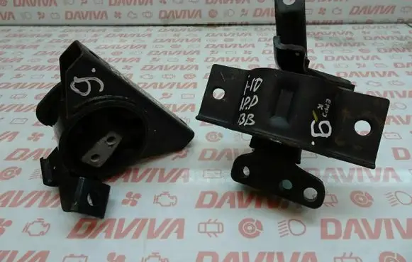 Hyundai i10 Engine mount bracket