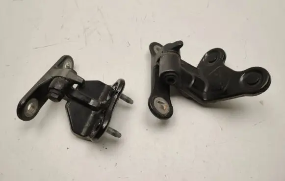 Mercedes-Benz S W222 Front door upper hinge A2227204001