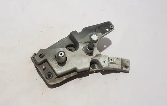 Fender mounting bracket