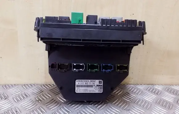 Mercedes-Benz E W212 Fuse module A2129007104 F005V01002
