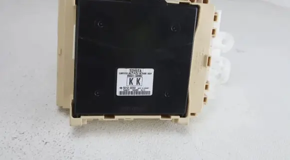Toyota Auris E180 Central body control module 8922102480 89221-02480