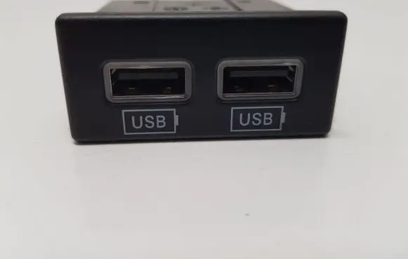 Jeep Grand Cherokee USB socket connector 68145567AA 6157C 6157C1305