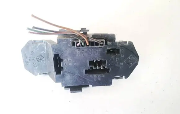 Volkswagen PASSAT B4 Tail light bulb cover holder 3a9945257