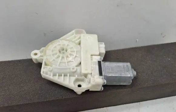 Mercedes-Benz E W213 Front door window regulator motor A2139069501 C53177101