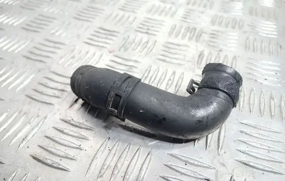 Volkswagen PASSAT B7 Engine coolant pipe/hose