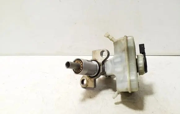 Master brake cylinder