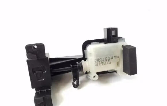 Fuel tank cap lock
