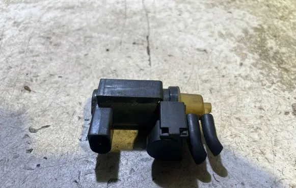 Volvo V40 Turbo solenoid valve 31339808 15T104 70466400