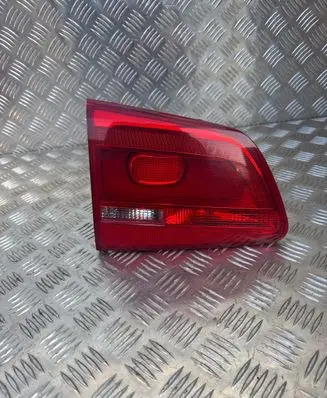 Tailgate rear/tail lights