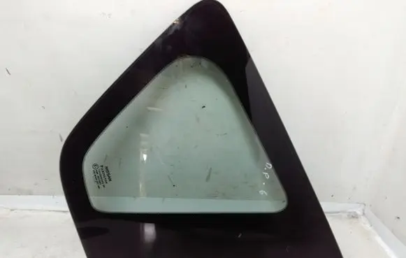 Nissan Note (E11) Rear side window
