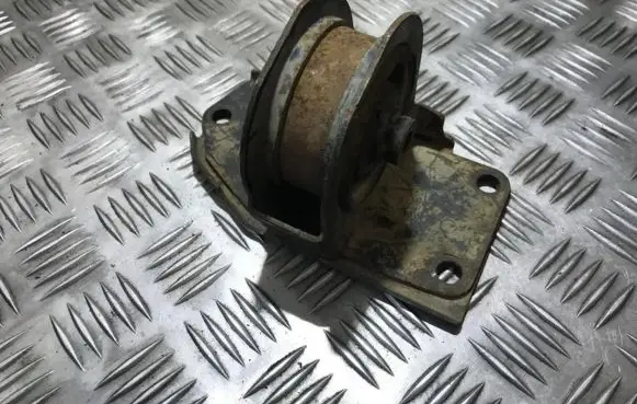 Mitsubishi Galant Engine mount bracket