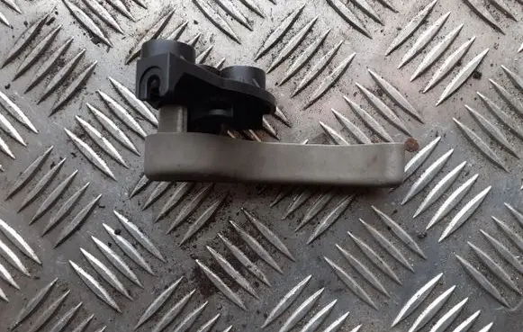 KIA Carnival Engine bonnet (hood) release handle
