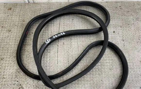 Volvo S80 Rubber seal front door window/glass 