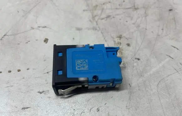 BMW X1 F48 F49 USB socket connector 8711939