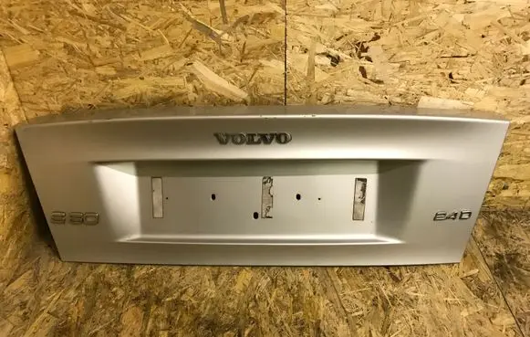 Volvo S60 Trunk door license plate light bar 