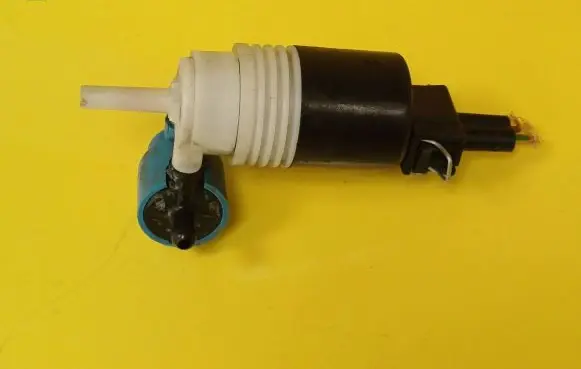 Volkswagen PASSAT B4 Windscreen/windshield washer pump 1H6955651