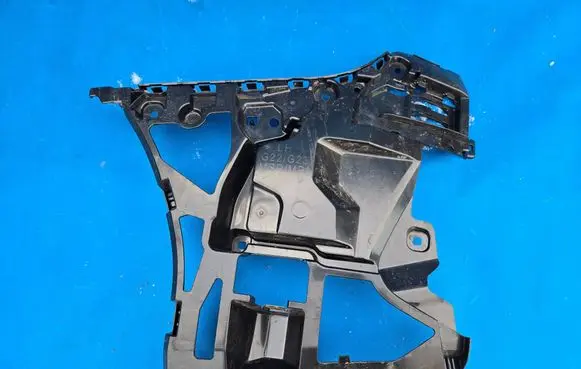BMW 4 G22 G23 G24 G26 Rear bumper mounting bracket 8075843