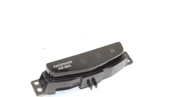 Nissan Juke II F16 Passenger airbag on/off switch 