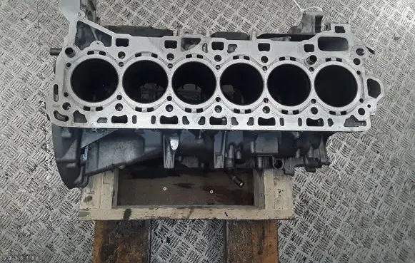 Land Rover Discovery 5 Engine block DT306