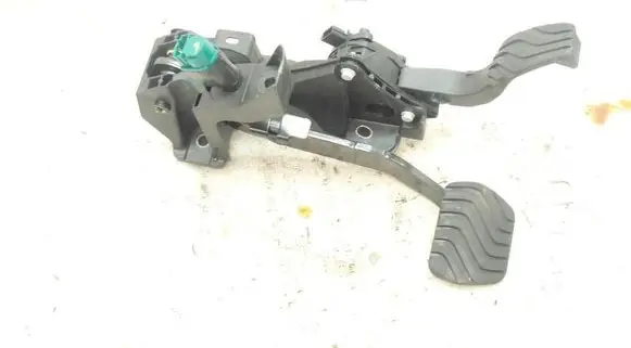 Renault Clio V Brake pedal brak