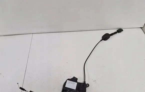 Renault Clio IV Front door lock 