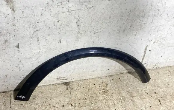 Rear fender molding trim